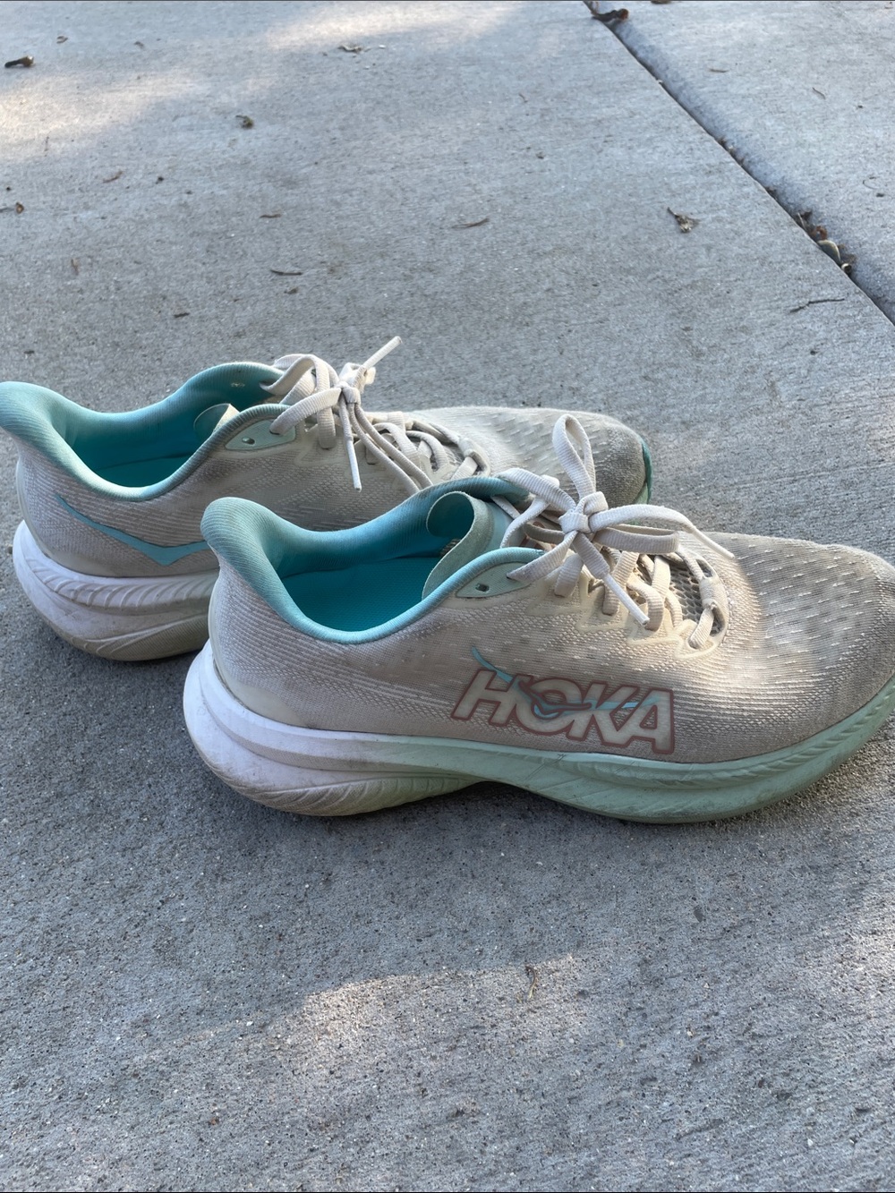 Hoka Women's Mach 6 Running Shoes with Teal Interior